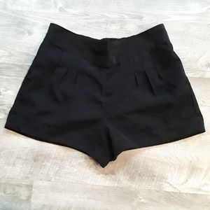 Ali & Kris black shorts, S